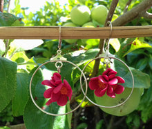 Charger l'image dans la galerie, boucles d'oreilles fleuries fleurs de pommier , fimo et argent