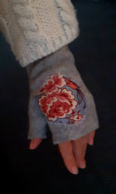 Charger l'image dans la galerie, instant Cocooning : mitaines Romant'chic Bohème gris Galet