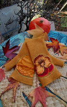 Charger l'image dans la galerie, Mitaines Romant'chic Safran fleur pensée...