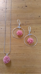 collier pendentif hortensia rose clair