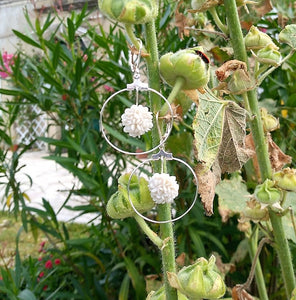 boucles d'oreilles "hortensia" blanc nacré