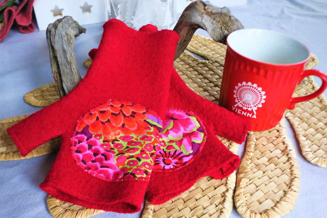 mitaines artisanales  rouge laine fleuries tissu Kaffe Fassett bohème et romantique 
